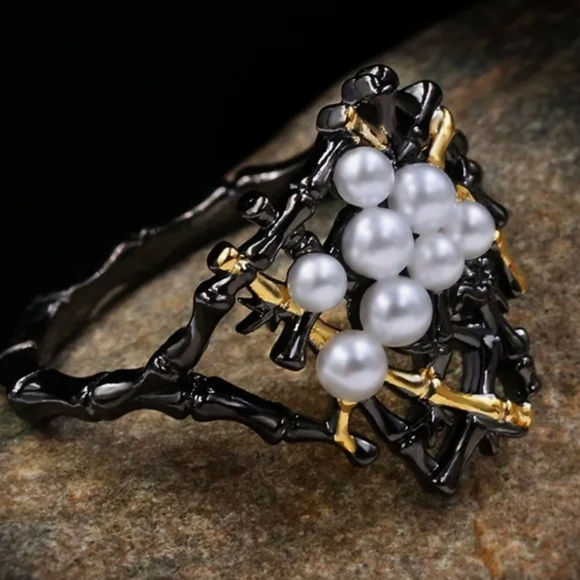 Size 9 Faux Pearl Ring - Picture 3 of 7